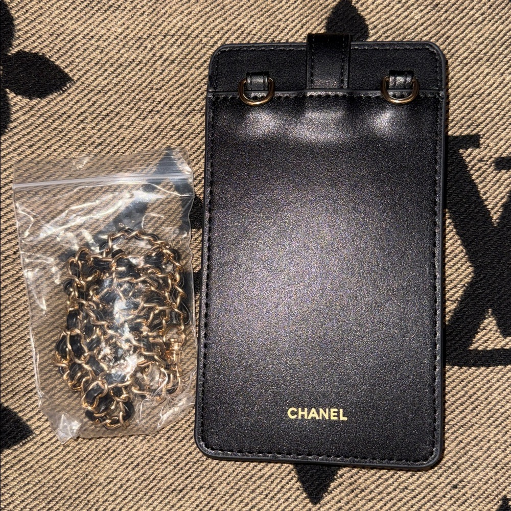 CHANEL Coco Crush Phone Holder & Gold Chain - Picture 4 of 10